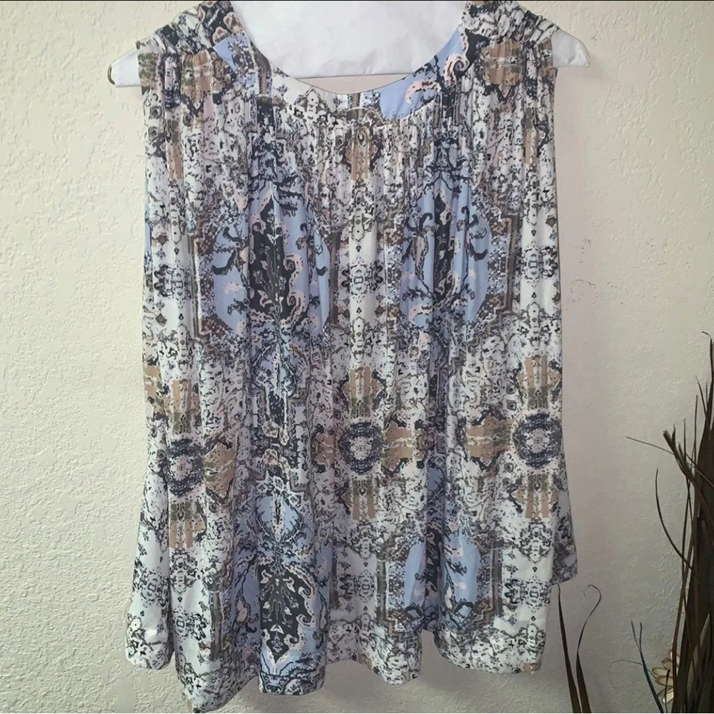 Free People Sz Medium Ruched Shoulders Silk/Silk blend Top.